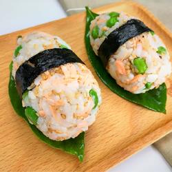 鲑鱼芝麻饭团