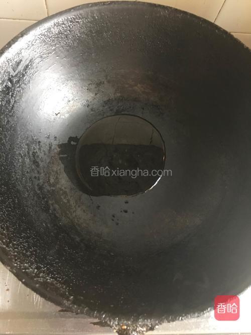 吊高汤部分 br>先吊虾头汤,热锅放油