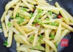 如何制作干煸土豆条 MjUwX2MxOjEvM15yYjI6MS84XzE4MA