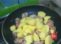鸡块红烧土豆的做法 MjUwX2MyOjEvM15yYjI6MS84XzE4MA