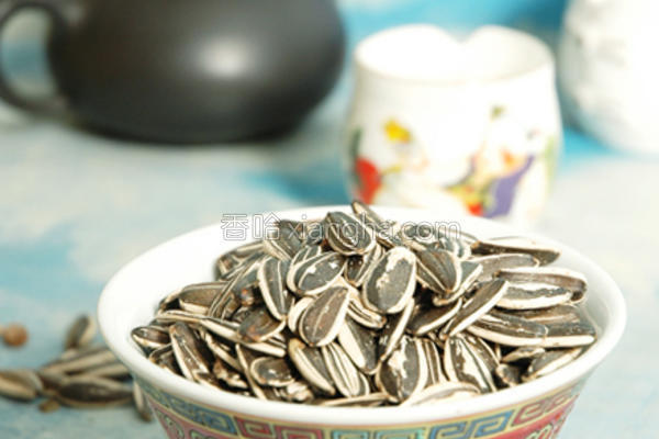 葵花籽仁的做法 葵花籽仁的做法大全 葵花籽仁怎么做好吃 香哈网