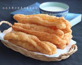 自制油条的方法家常做法 MjgweDIyMA