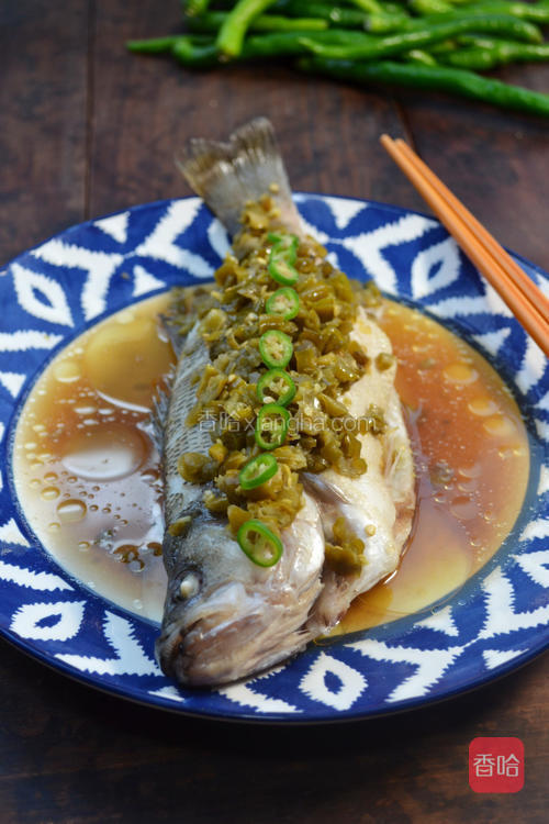 剁青椒蒸鲈鱼