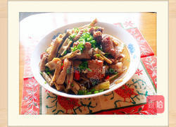 笋烧排骨做法 MjUwX2MyOjEvM15yYjI6MS84XzE4MA