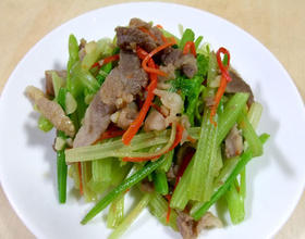 芹菜炒肉丝如何做法 MjgweDIyMA