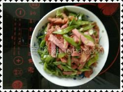犍孑肉炒扁豆角的做法图解6