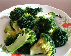 素炒西兰花图片 MjgweDIyMA