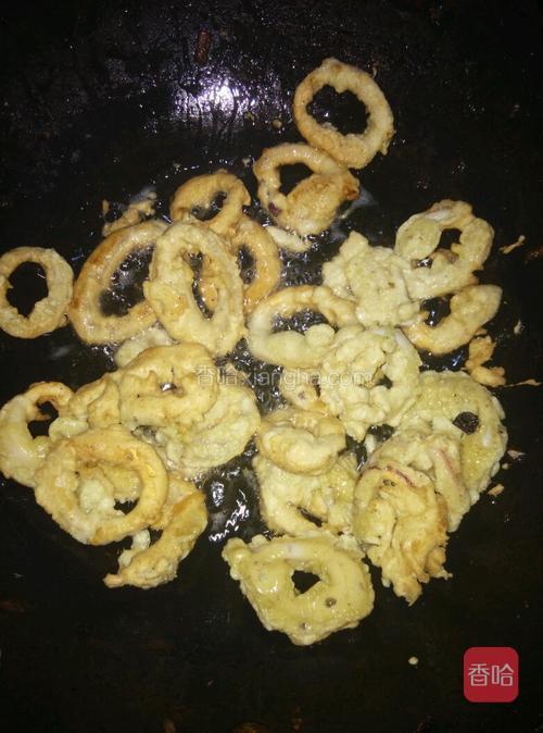 炸鱿鱼圈的做法_菜谱_香哈网