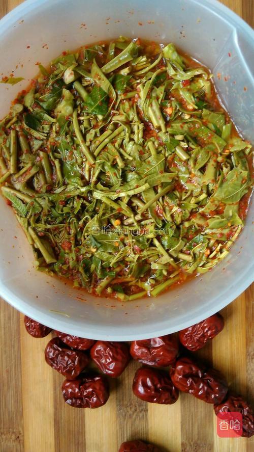 凉拌香椿的做法_菜谱_香哈网