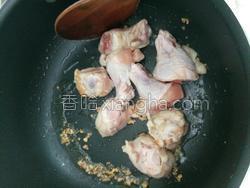 土豆加鸡腿的做法 MjUwX2MxXzA