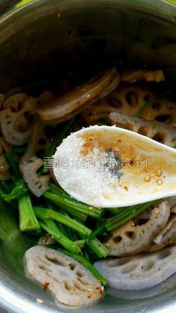 藕片的家常做法不辣凉拌 MjUwX2MxXzA