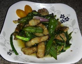 回锅肉炒辣椒怎么烧 MjgweDIyMA