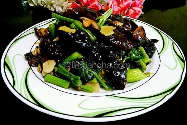 香菇黑木耳炒芹菜(降血压的菜)