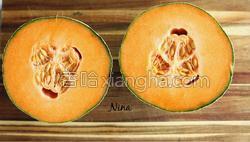 哈密瓜怎么切成小块儿 MjUwX2MxXzA