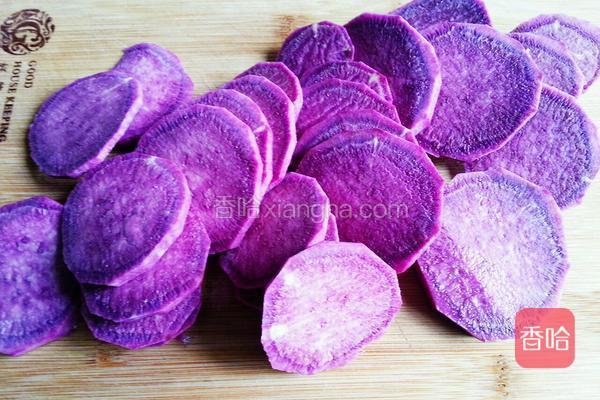  紫薯去皮切小片 