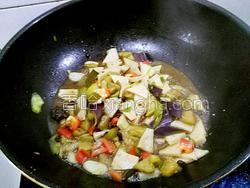 如何炒茄子豆腐 MjUwX2MxXzA