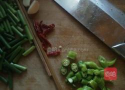 回锅肉炒蒜苔的做法视频 MjUwX2MyOjEvM15yYjI6MS84XzE4MA