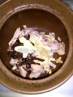 花旗参鸡汤的做法窍门 MjUwX2MxXzA
