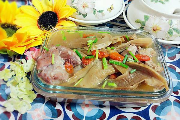 湿松茸炖排骨的做法大全 NjAwX2MyXzQwMA