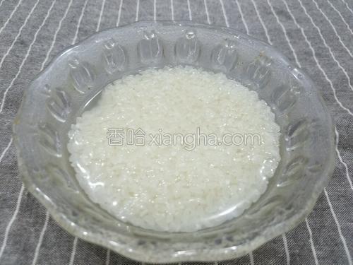 煮好的胡萝卜土豆大米粥。