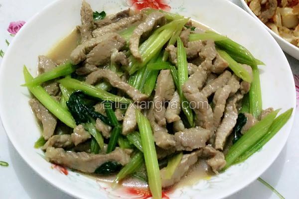 芹菜炒肉的正宗做法 NjAwX2MyXzQwMA