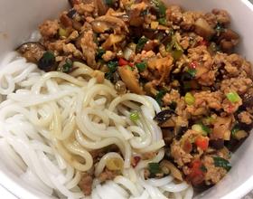 米粉是怎么做的教程 MjgweDIyMA