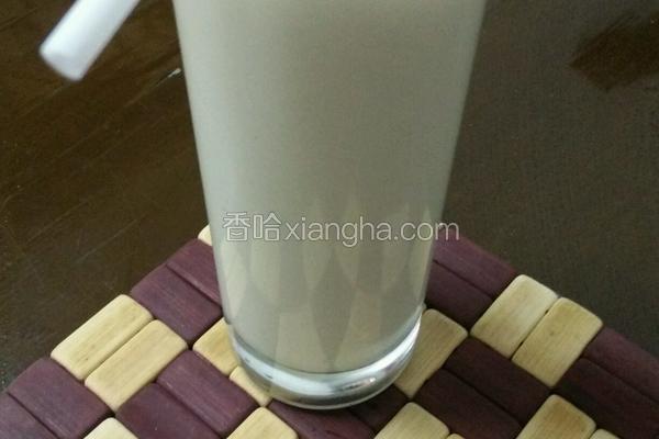 香蕉牛奶的做法可以用鲜牛奶吗 NjAwX2MyXzQwMA