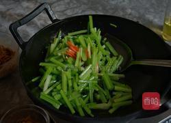 芹菜炒肉丝如何做法 MjUwX2MxOjEvM15yYjI6MS84XzE4MA