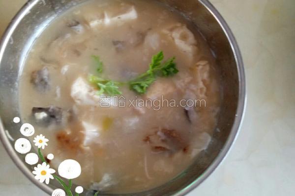 宝宝辅食三文鱼头豆腐汤的做法