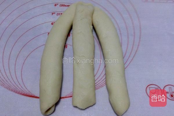 奶香椰茸辫子面包