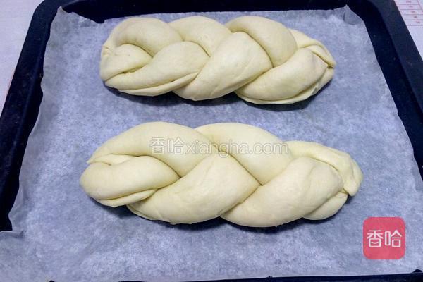奶香椰茸辫子面包