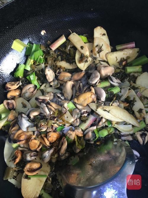 家常炒淡菜的做法_菜谱_香哈网