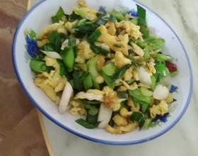 回锅肉炒蒜苗的蒜苗是什么样子的 MjgweDIyMA