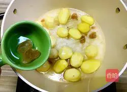 酸梅烧小土豆的做法图解9