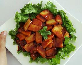 如何在家制作辣炒年糕 MjgweDIyMA