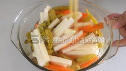 自己在家怎么做泡椒萝卜 MjUwX2MxXzA