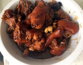 猪脚怎么焖花生 MjgweDIyMA