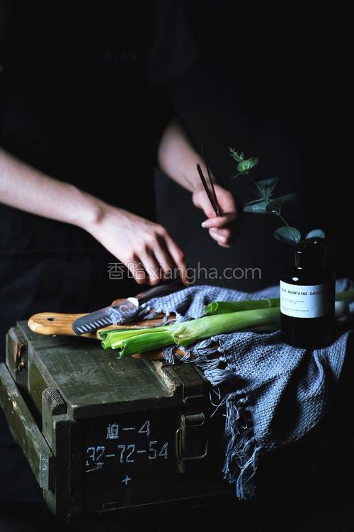 超好吃的烤肉配方 青椒烤羊肉\/小羊排的做法大