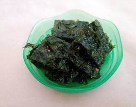 【海苔黑芝麻粉烤黄金凤尾虾】宝宝零食的做法